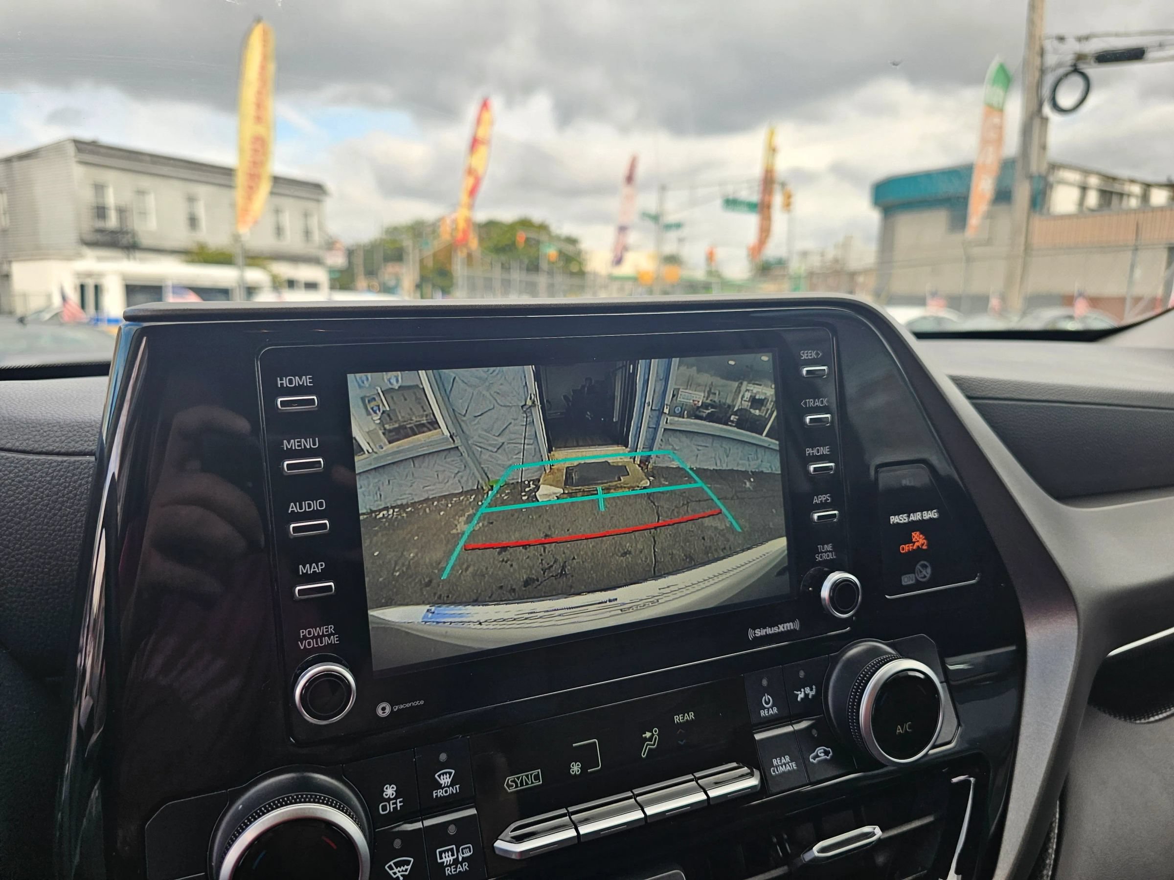 Used 2020 Toyota Highlander L AWD/4WD image 26