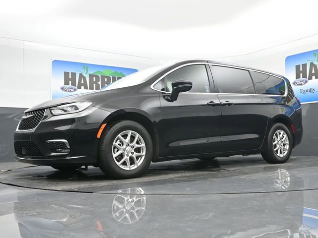 Used 2025 Chrysler Pacifica Select image 20
