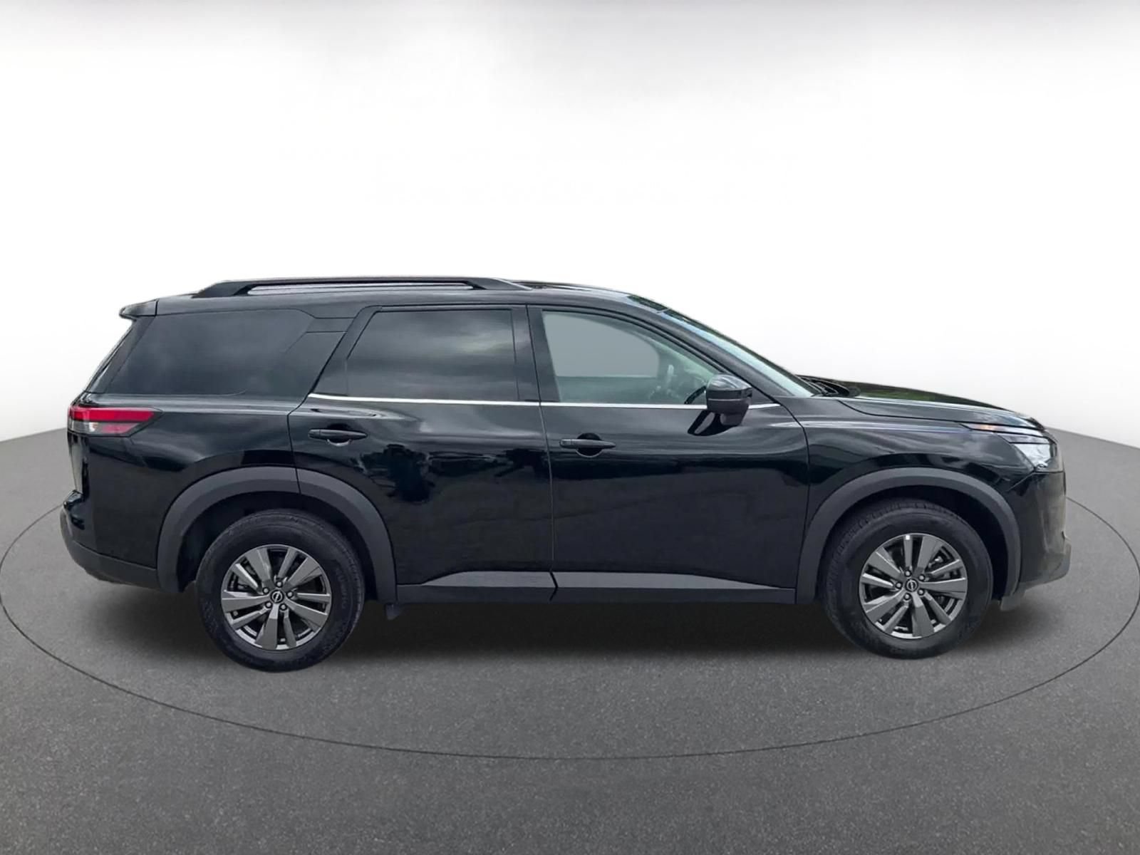 Used 2025 Nissan Pathfinder SV FWD image 16