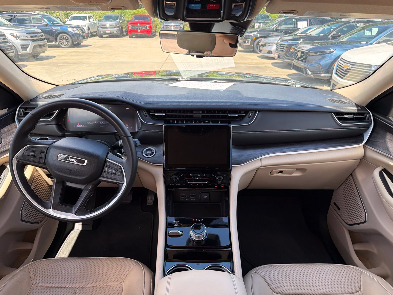 Used 2022 Jeep Grand Cherokee L Limited w/ Luxury Tech Group II AWD/4WD image 9