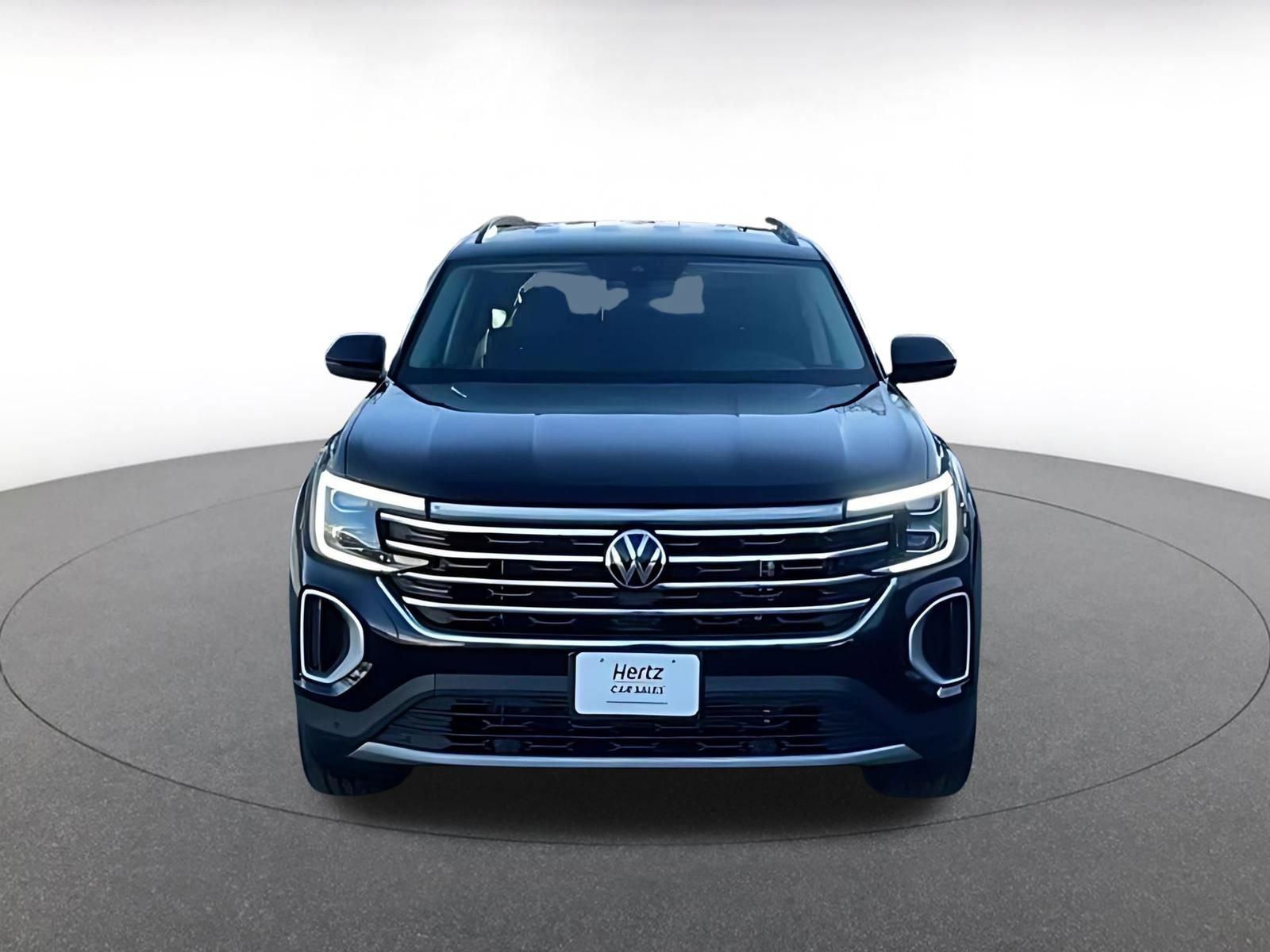 Used 2025 Volkswagen Atlas SE image 2