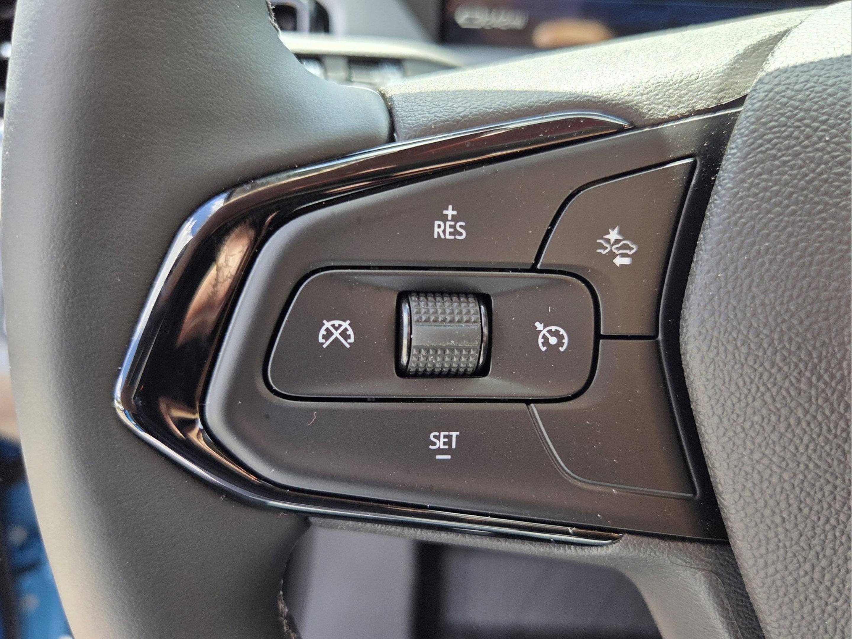 New 2027 Chevrolet Bolt RS w/ Technology Package FWD image 24