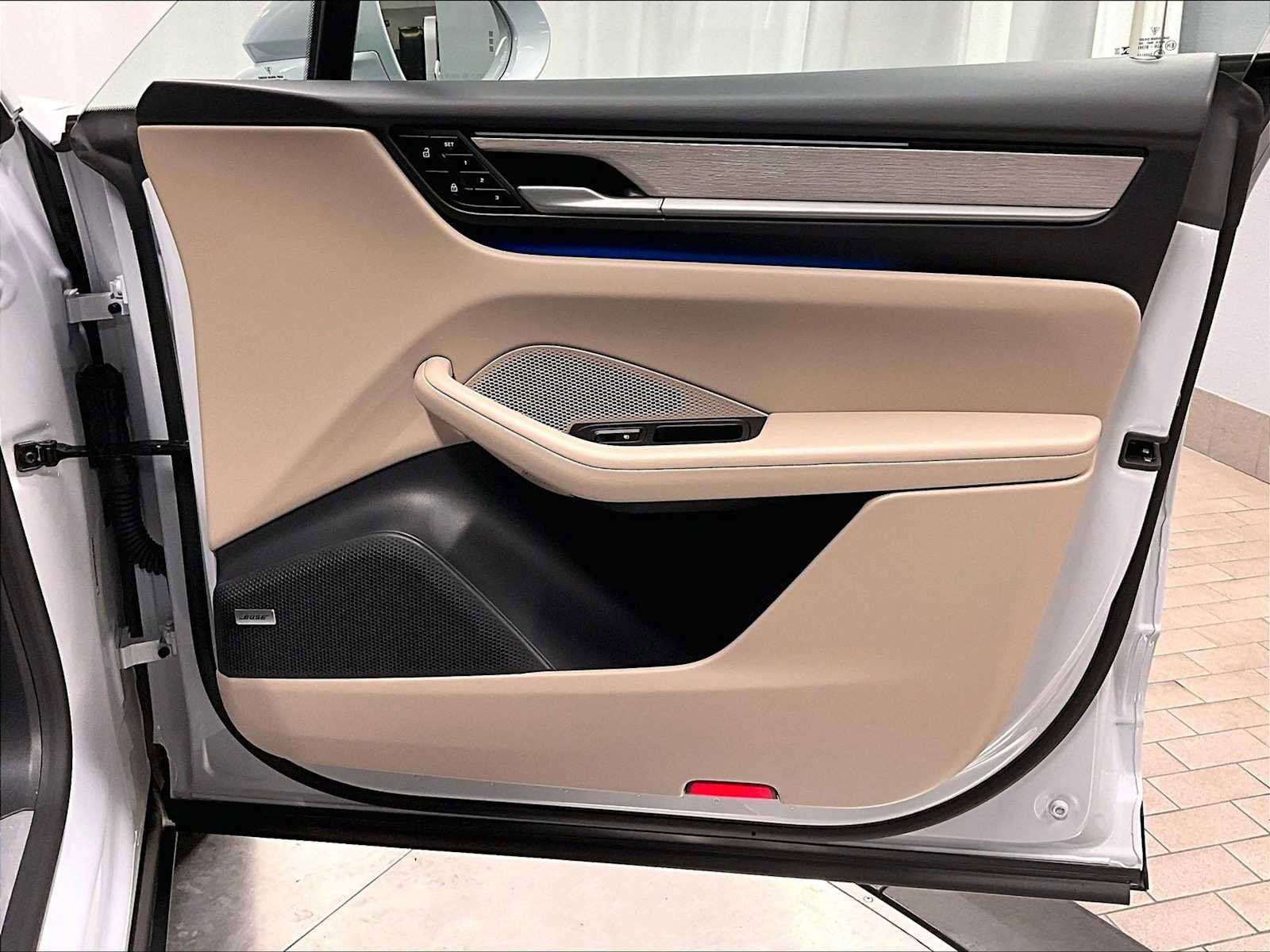 Used 2024 Porsche Macan 4 Electric image 29