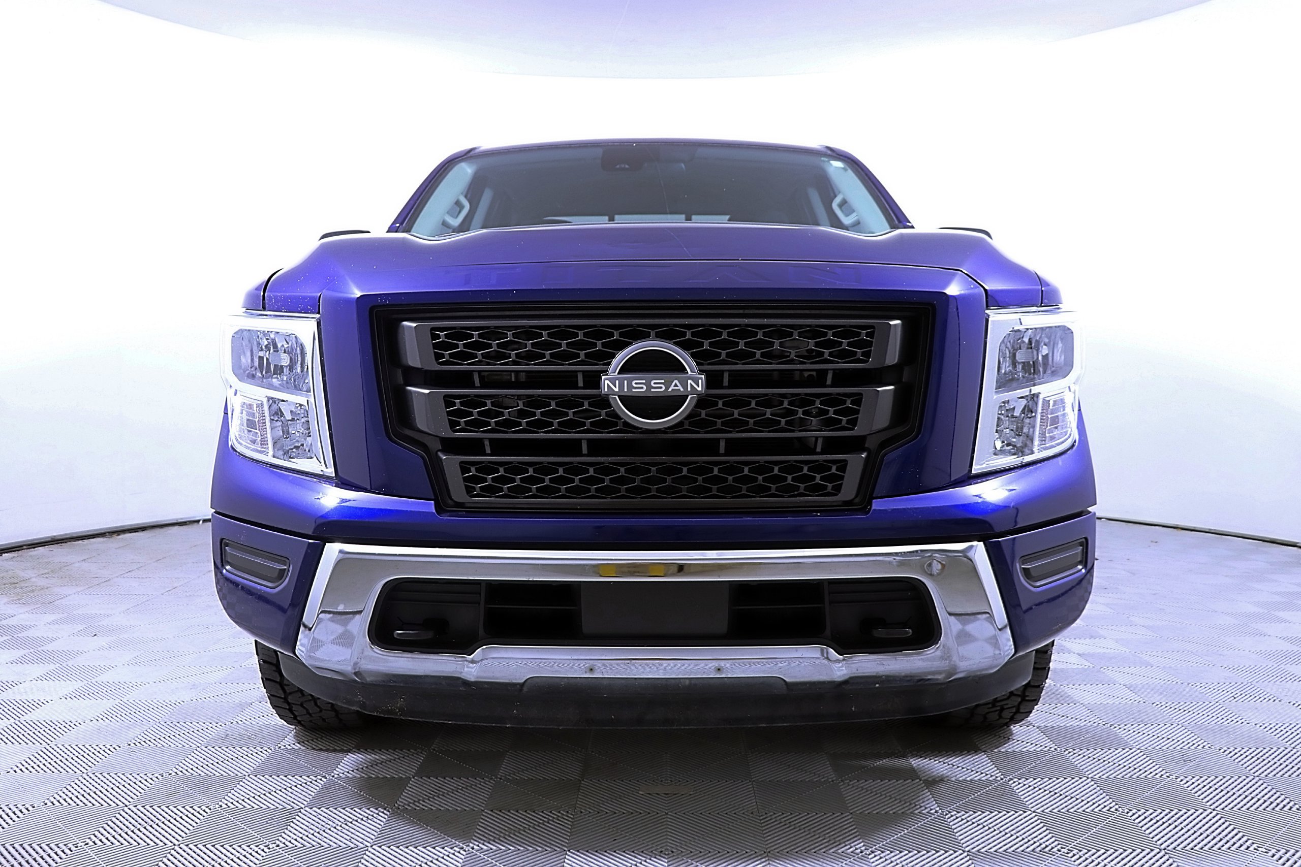 Used 2024 Nissan Titan SV w/ Accessory Utility Package AWD/4WD image 5