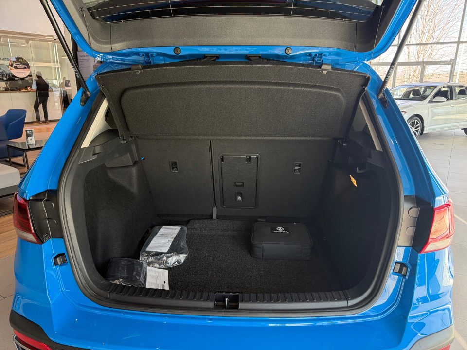 Certified 2022 Volkswagen Taos SE w/ Panoramic Sunroof Package image 19