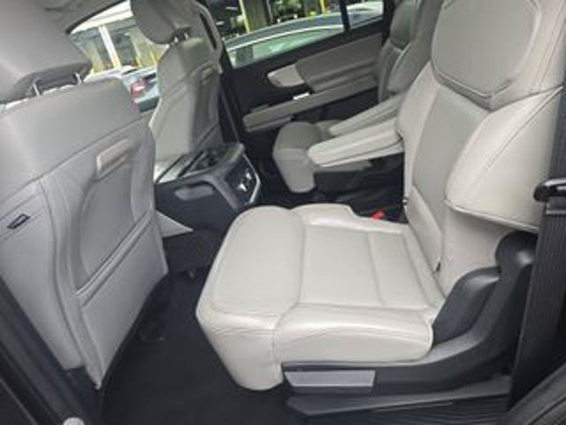 Certified 2025 Ford Expedition Active AWD/4WD image 12