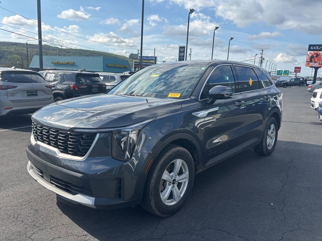 Used 2024 Kia Sorento LX image 7
