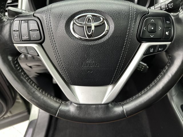 Used 2018 Toyota Highlander Limited Platinum AWD/4WD image 14