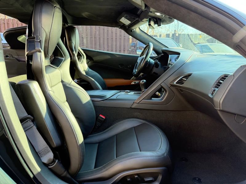 Used 2015 Chevrolet Corvette Z06 w/ 3LZ Preferred Equipment Group image 16