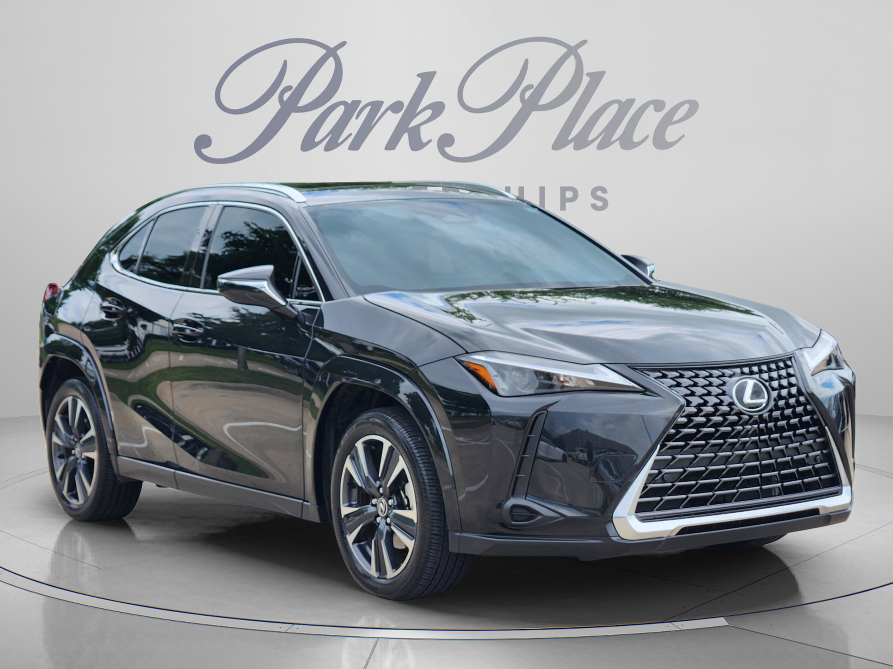 Used 2025 Lexus UX 300h FWD image 4
