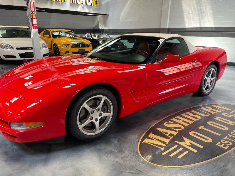 Used 2001 Chevrolet Corvette Convertible RWD image 2
