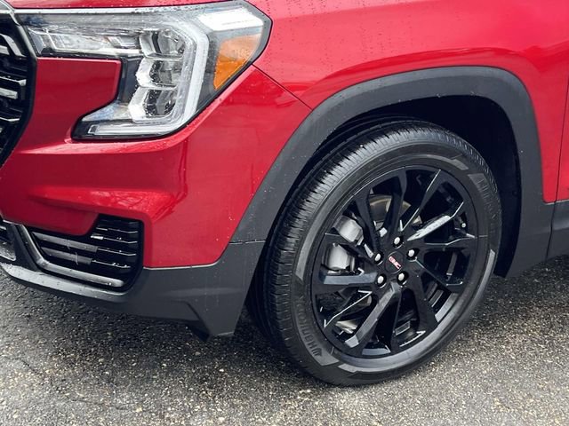 Used 2023 GMC Terrain SLE w/ Driver Convenience Package image 9
