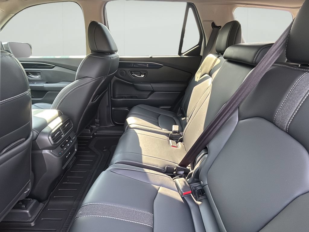Used 2025 Honda Pilot EX-L image 16