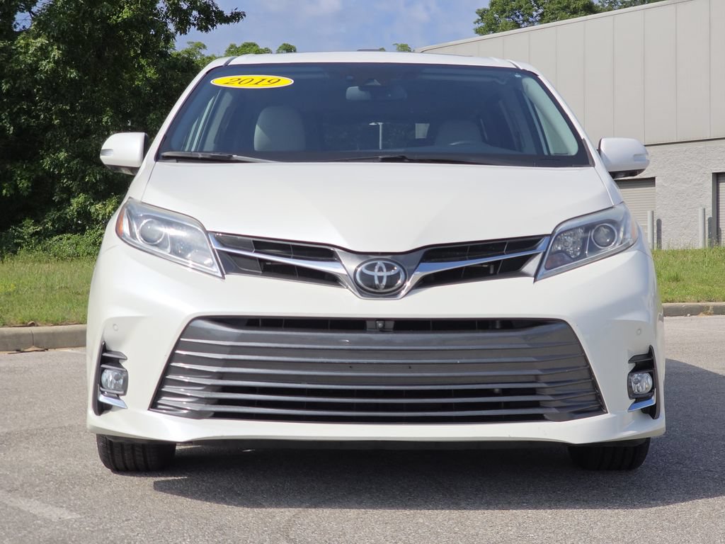 Used 2019 Toyota Sienna Limited AWD/4WD image 3