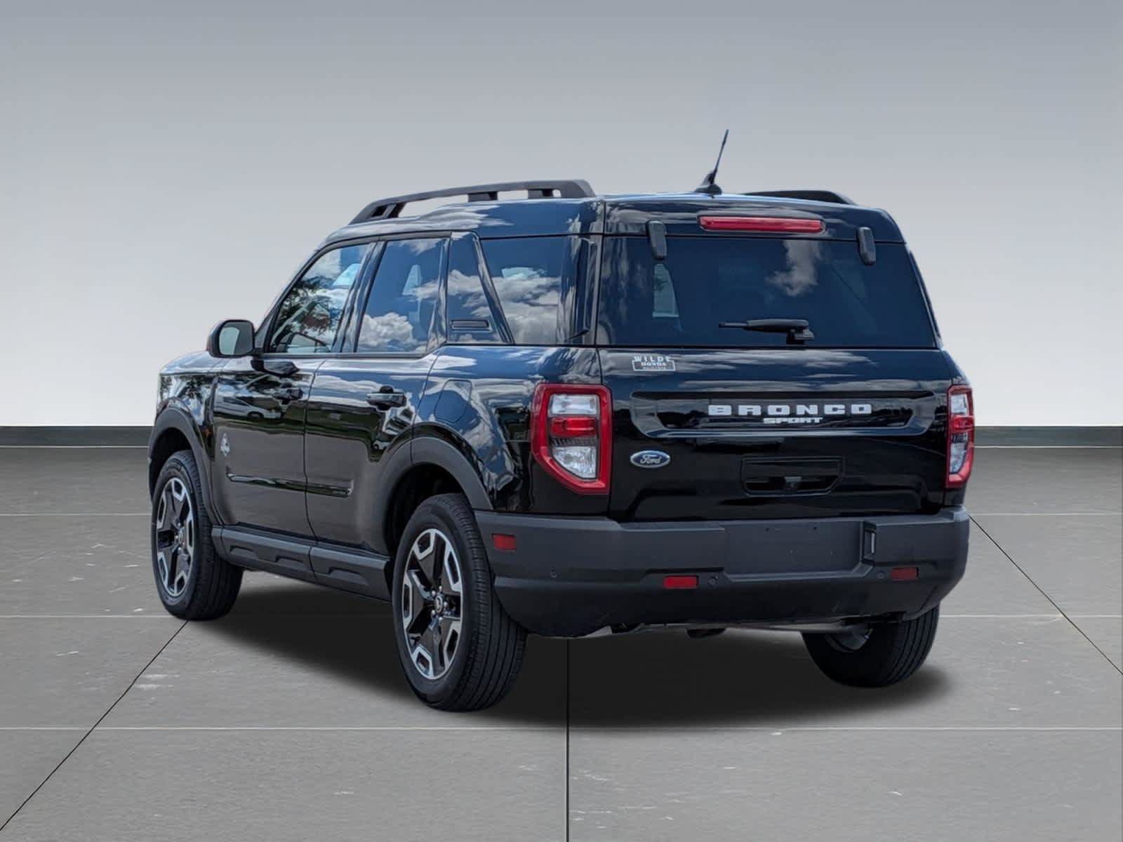 Used 2024 Ford Bronco Sport Outer Banks w/ Tech Package AWD/4WD image 3