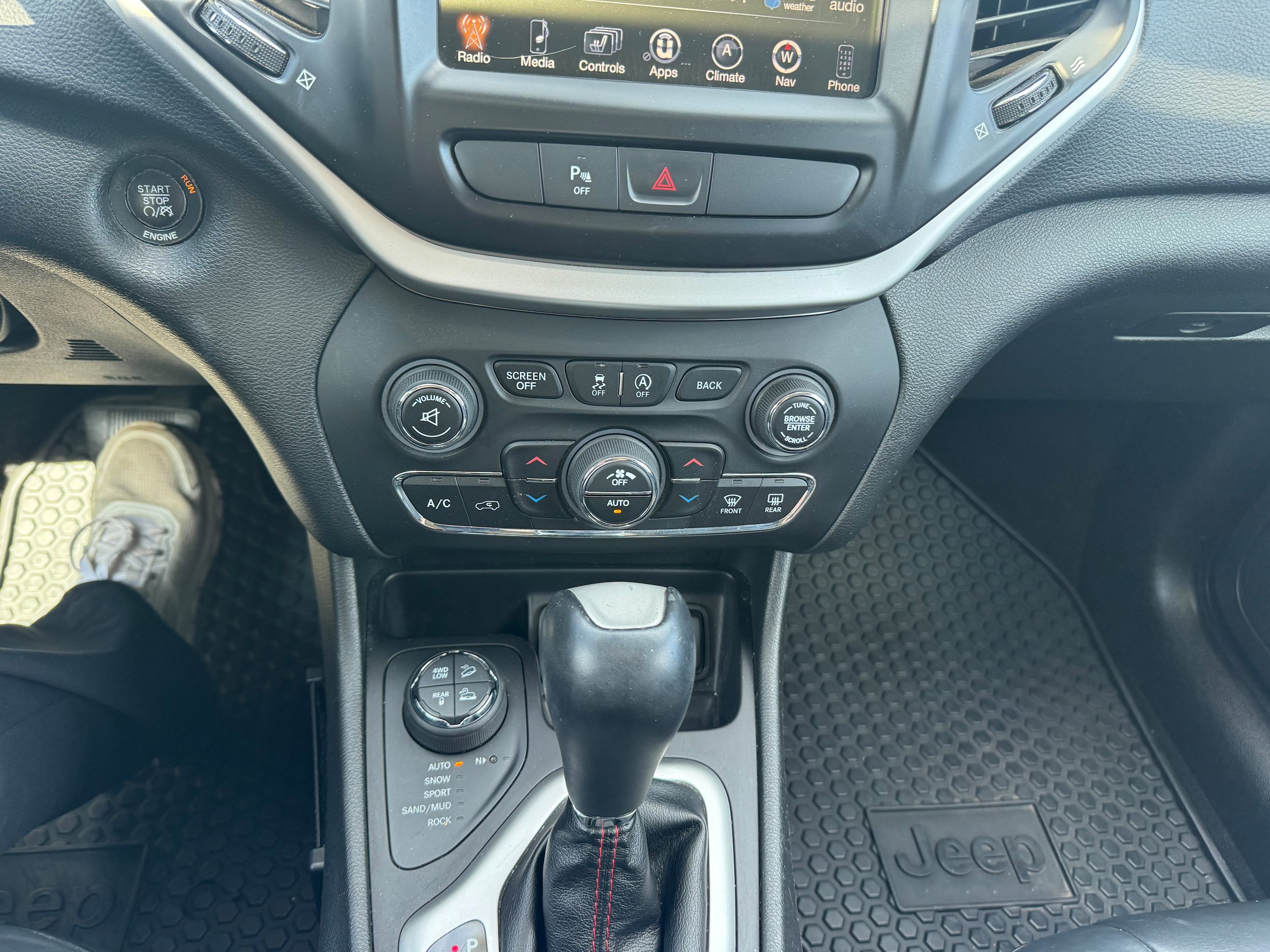 Used 2016 Jeep Cherokee Trailhawk w/ Comfort/Convenience Group AWD/4WD image 11