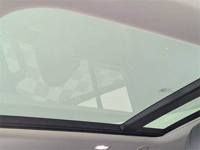 Used 2020 Land Rover Defender 110 SE image 12