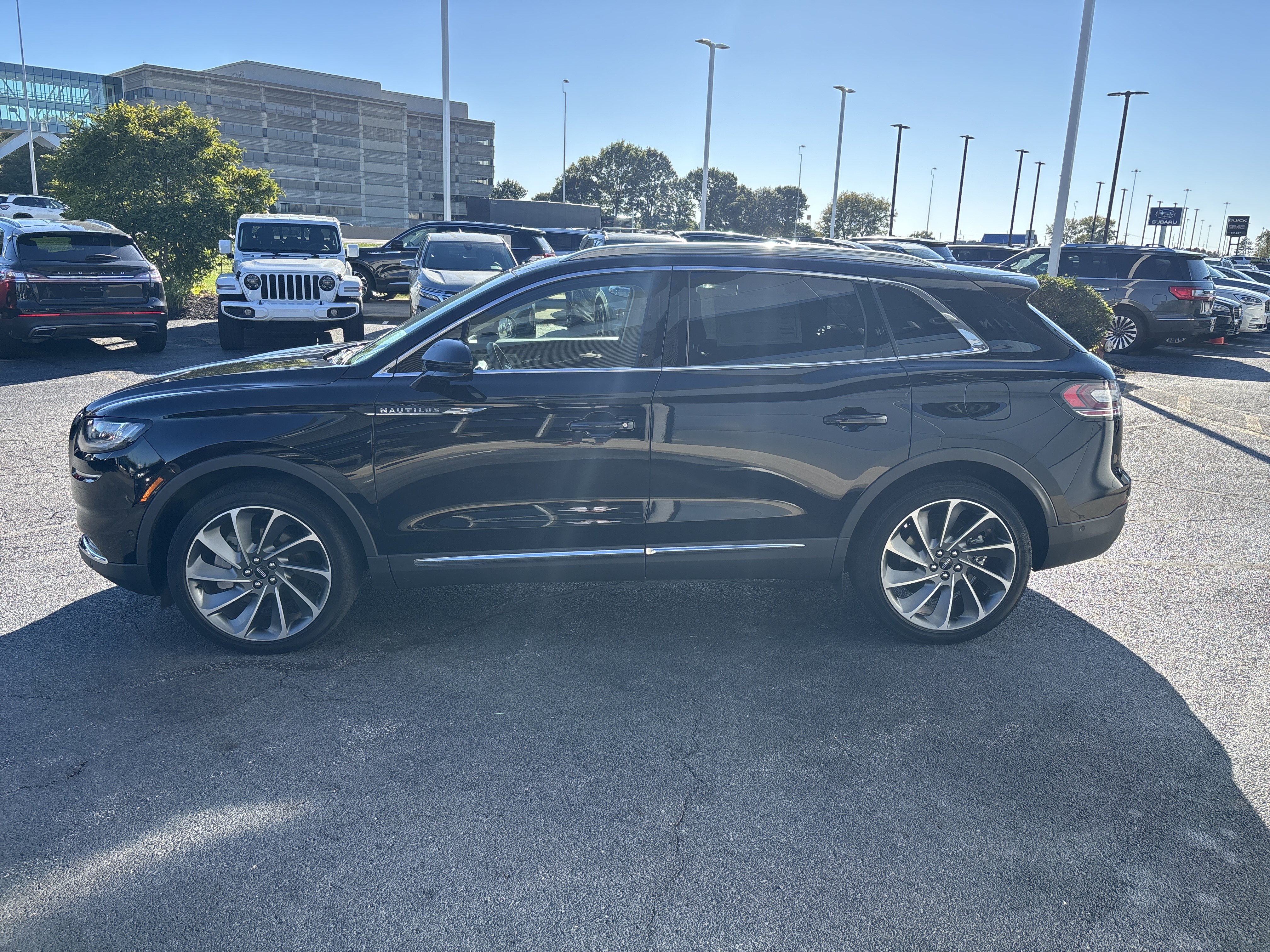 Certified 2023 Lincoln Nautilus Reserve w/ Equipment Group 202A AWD/4WD image 3
