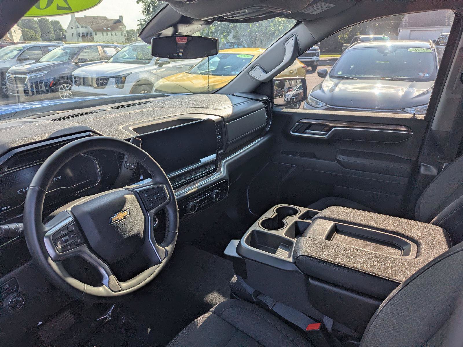 Used 2025 Chevrolet Silverado 1500 LT AWD/4WD image 13