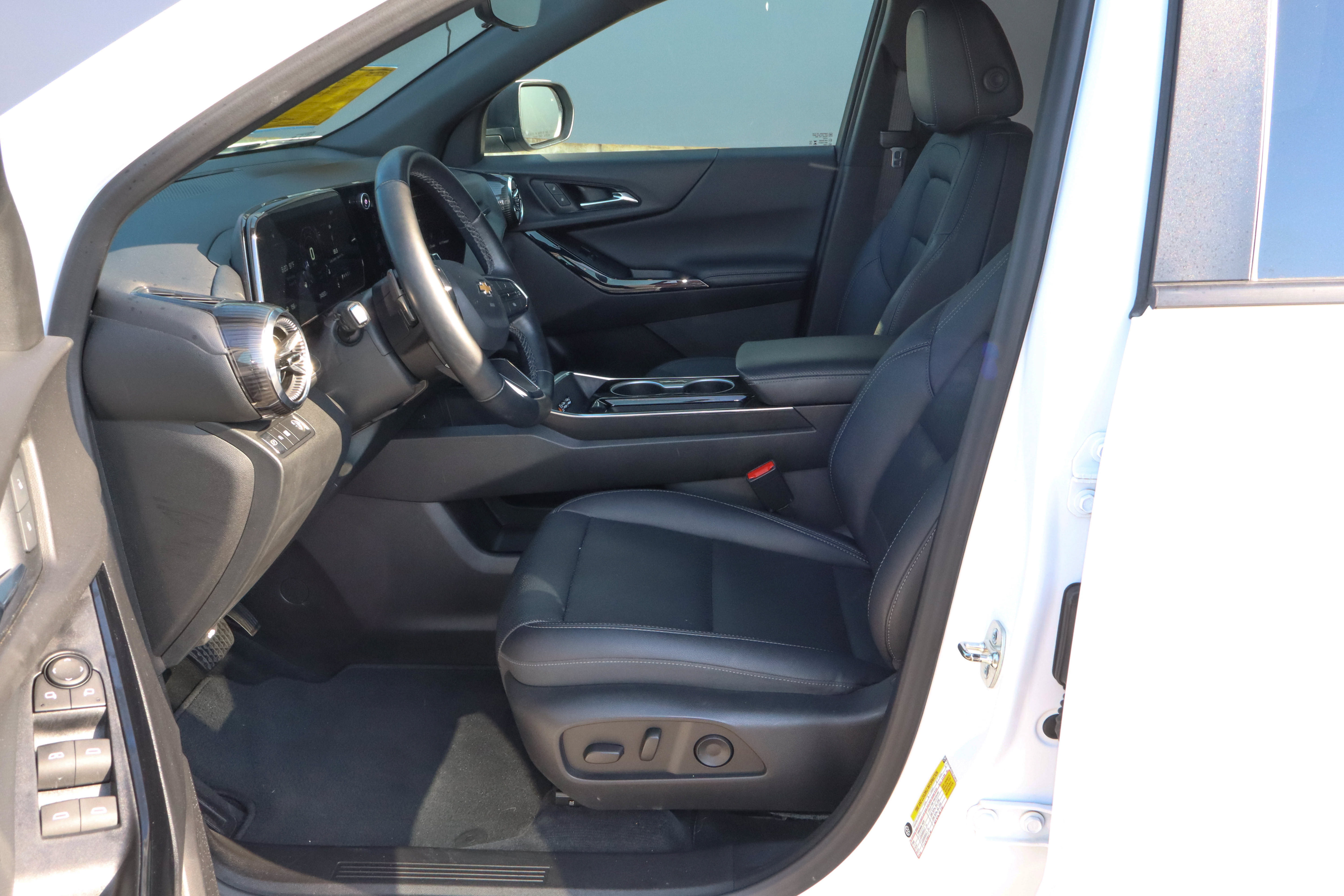 Used 2025 Chevrolet Equinox LT w/ Convenience Package II FWD image 7