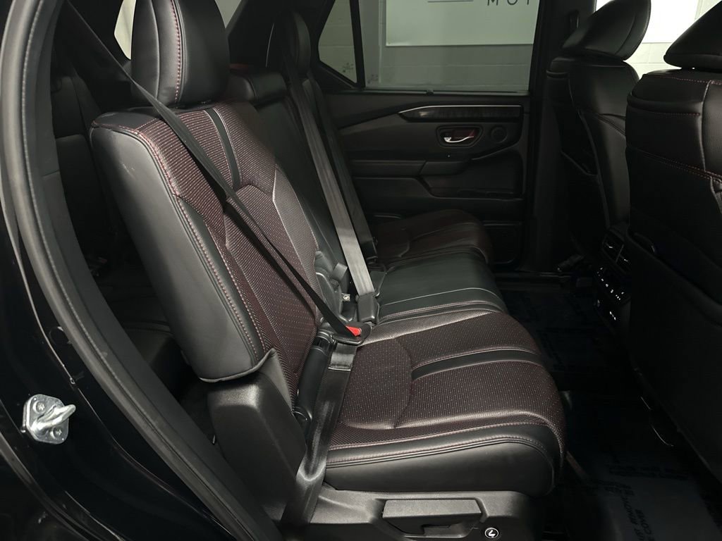 Used 2025 Honda Pilot Black Edition image 21