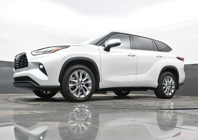 Used 2026 Toyota Highlander Limited image 12