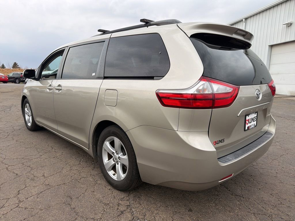 Used 2015 Toyota Sienna LE image 5