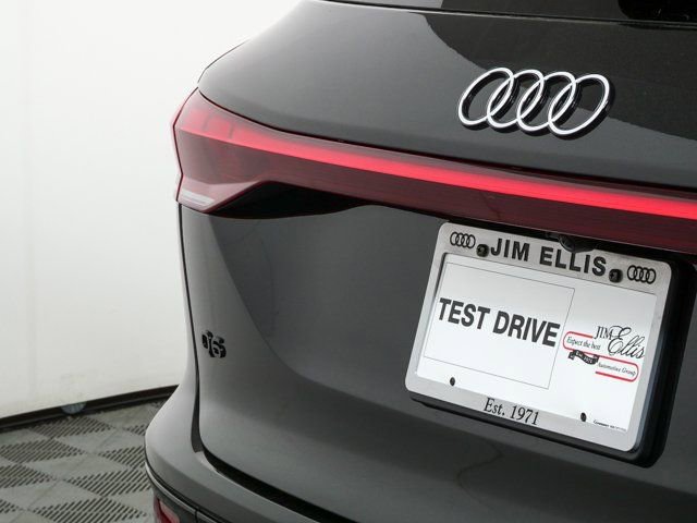 New 2025 Audi Q6 e-tron Premium image 35