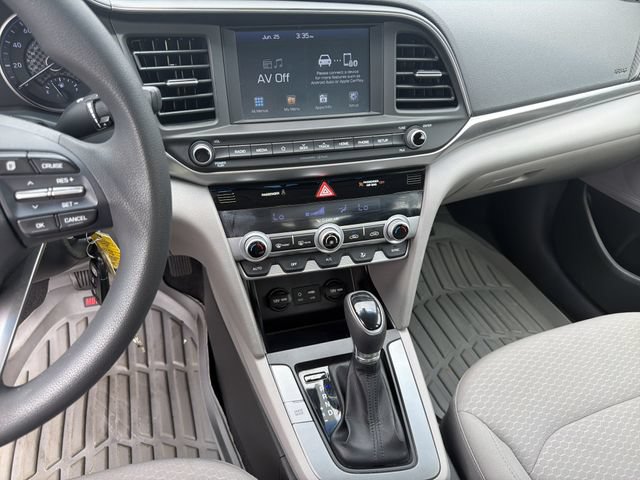 Used 2020 Hyundai Elantra SEL FWD image 25