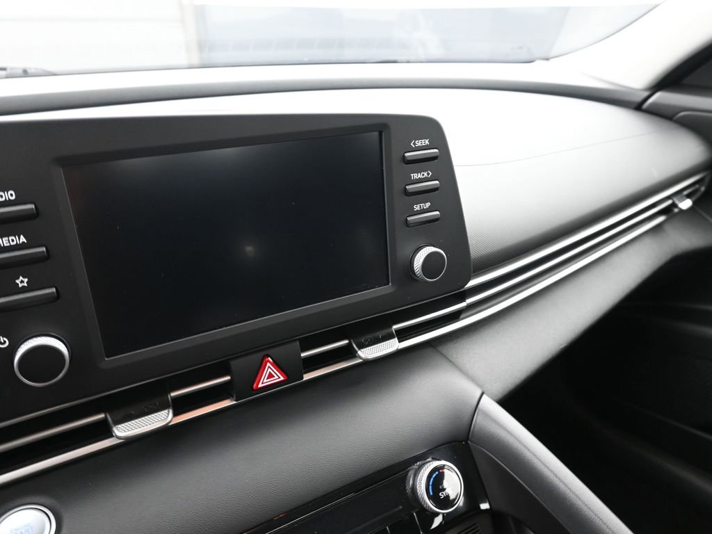 Used 2023 Hyundai Elantra SEL w/ Preferred Accessory Package FWD image 32