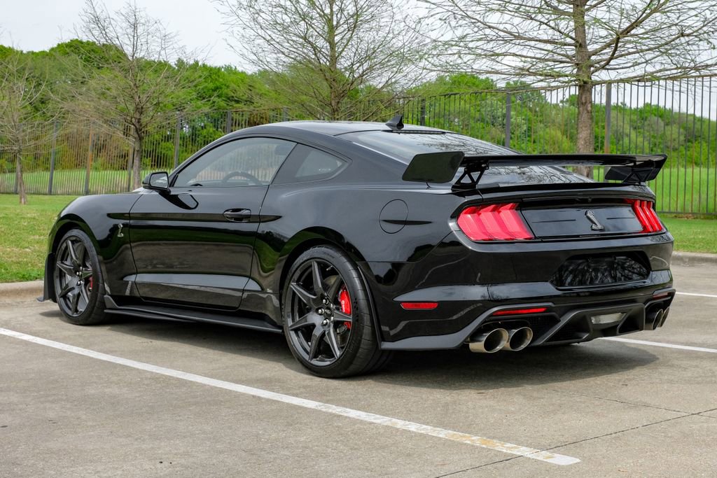 Used 2020 Ford Mustang Shelby GT500 w/ Carbon Fiber Track Pack RWD image 16