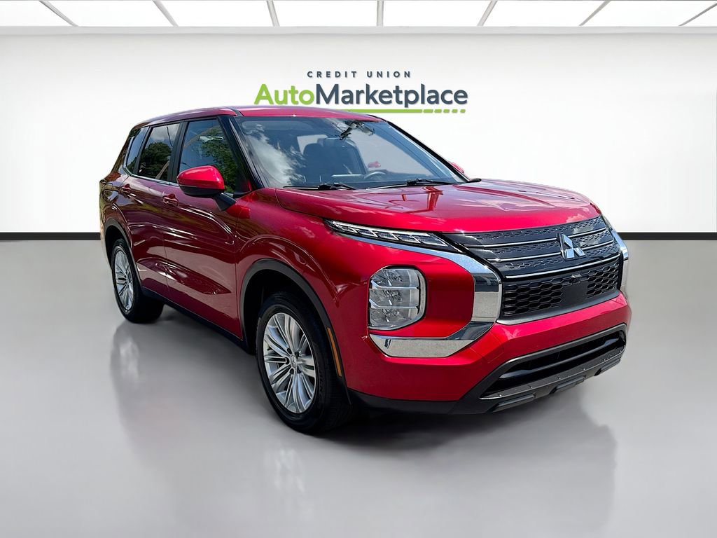 Used 2024 Mitsubishi Outlander ES FWD image 1