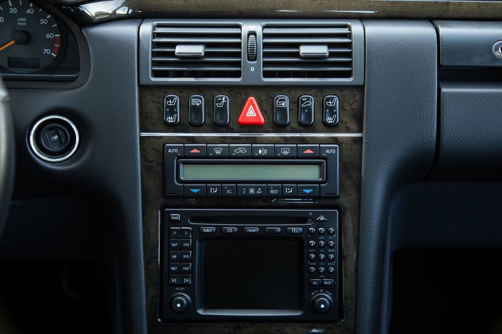 Used 2000 Mercedes-Benz E 55 AMG Sedan image 19