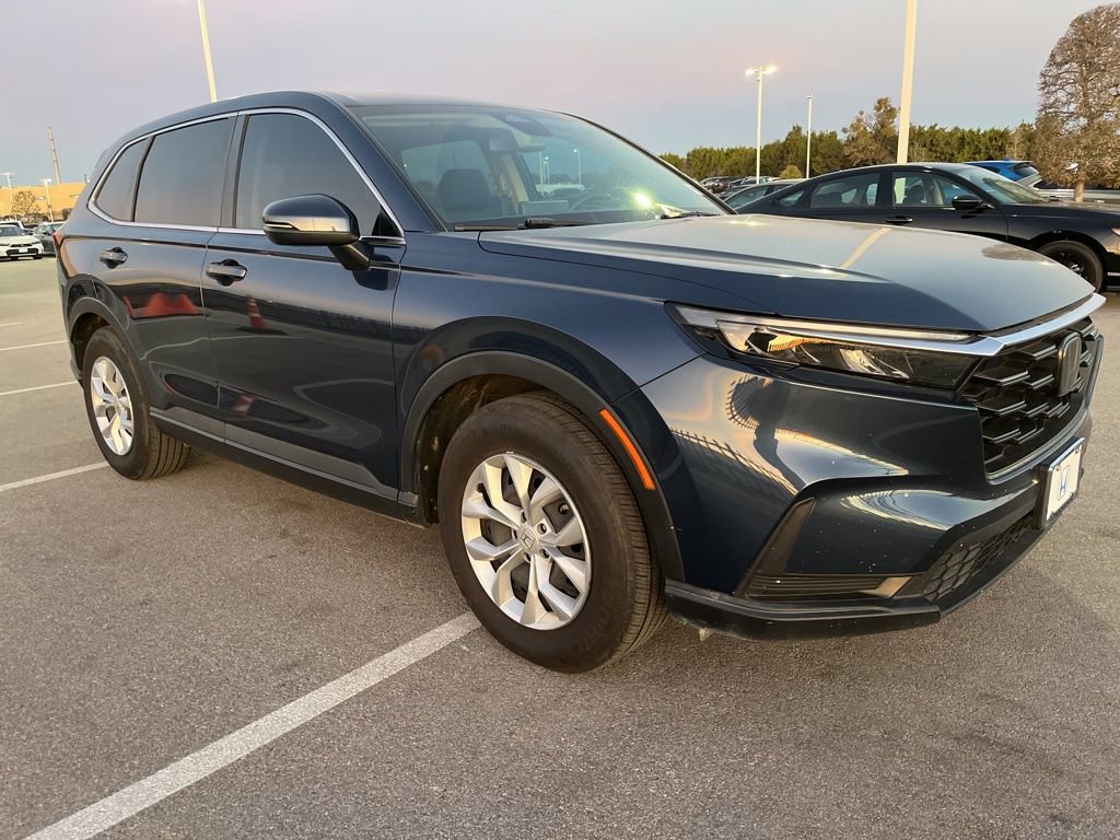 Used 2023 Honda CR-V LX image 3