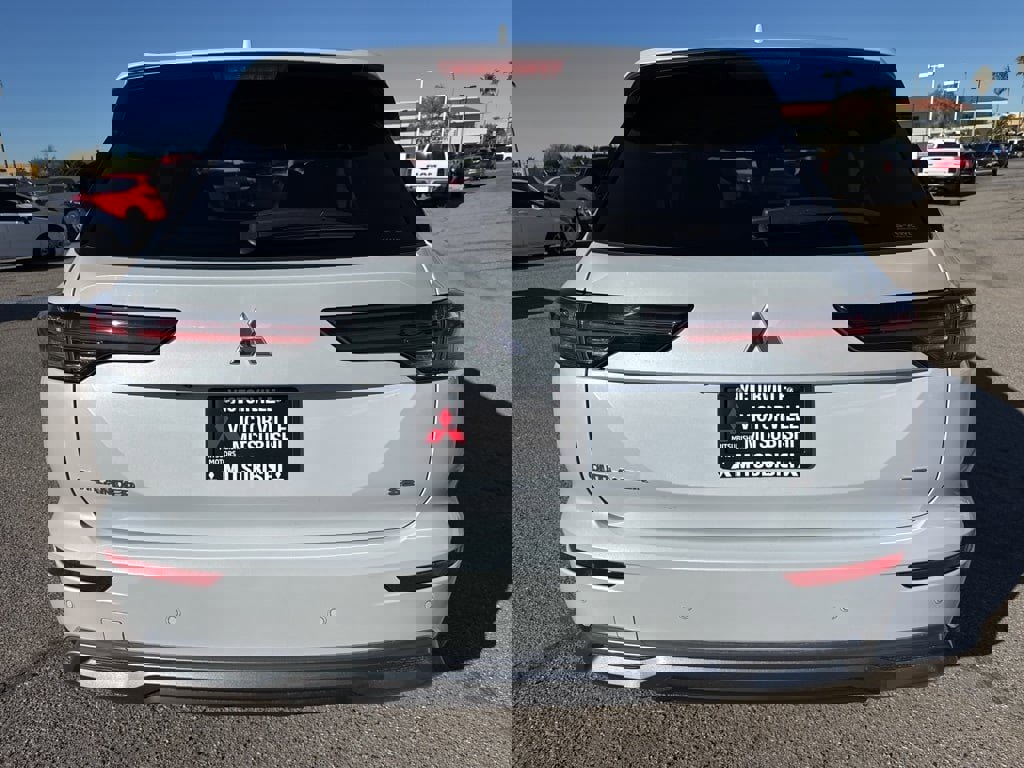 New 2025 Mitsubishi Outlander SE image 6