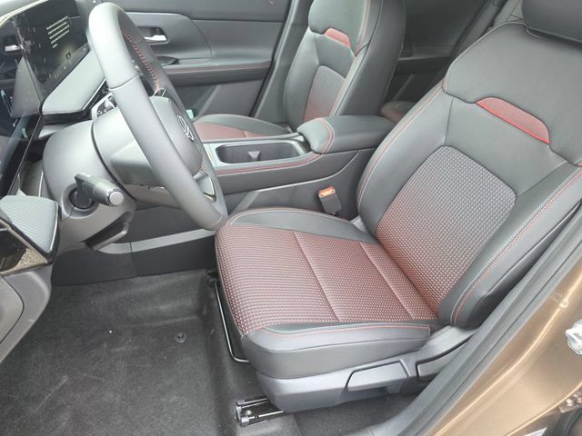 New 2026 Nissan Kicks SR AWD/4WD image 21