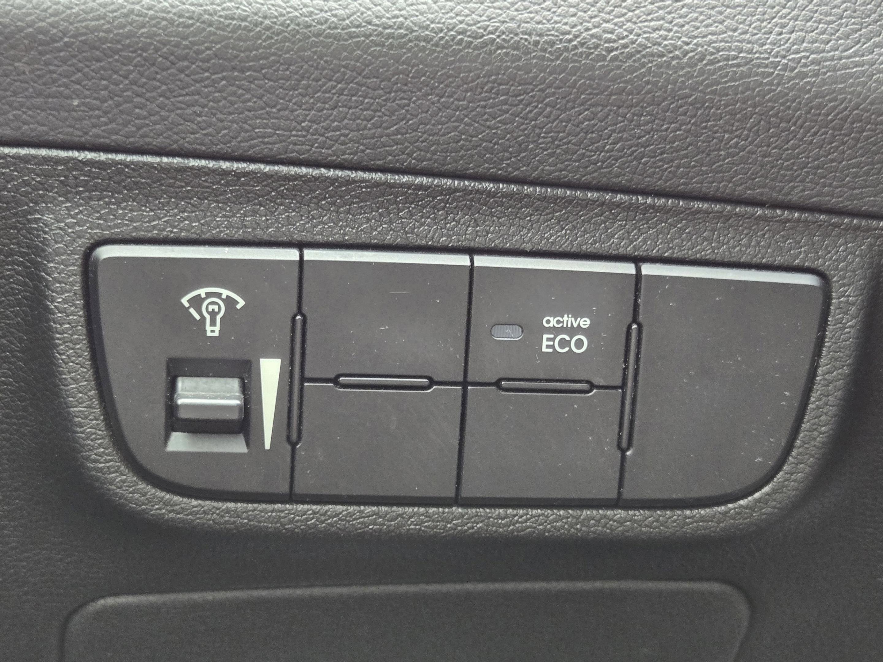 Used 2015 Hyundai Veloster Turbo FWD image 18