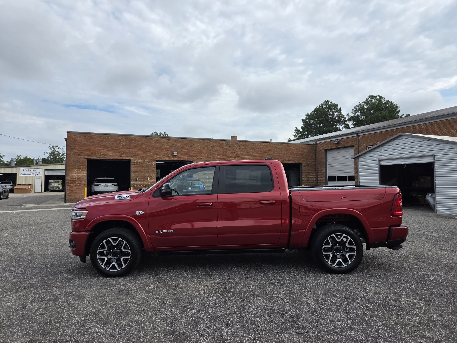 New 2027 RAM 1500 Laramie w/ Laramie Preferred Package AWD/4WD image 8