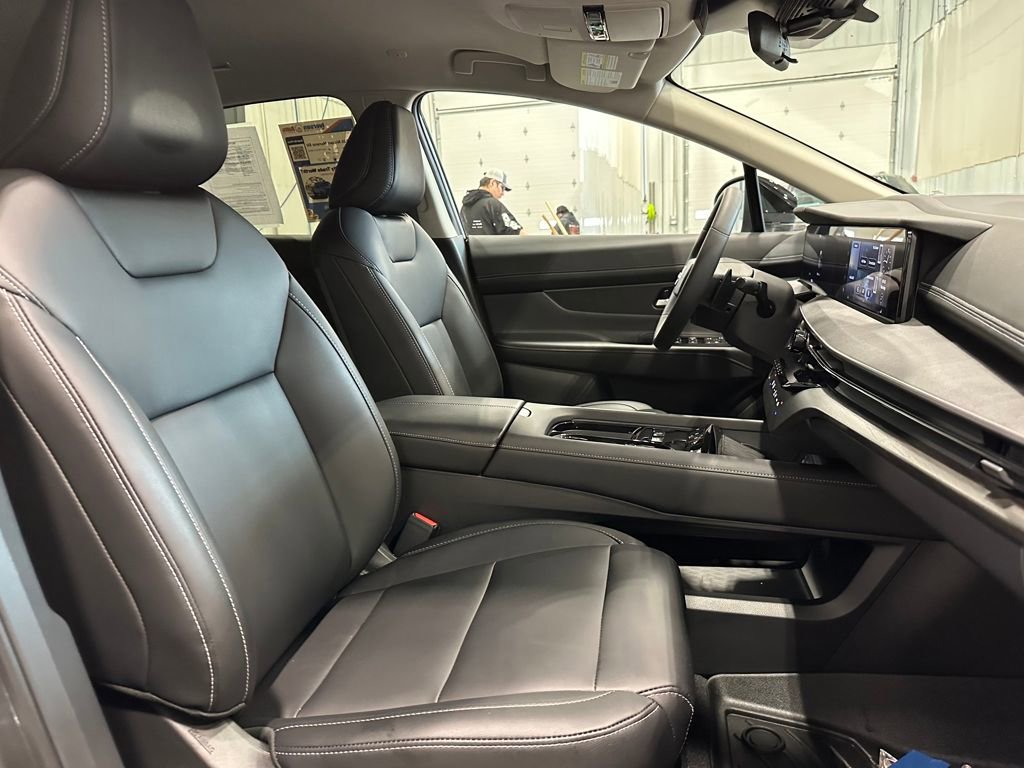 Used 2025 Nissan Murano SV w/ Cargo Package image 32