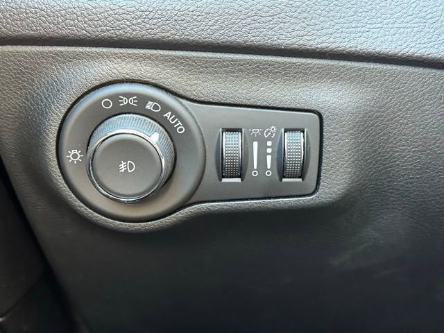 Used 2018 Jeep Compass Limited image 18