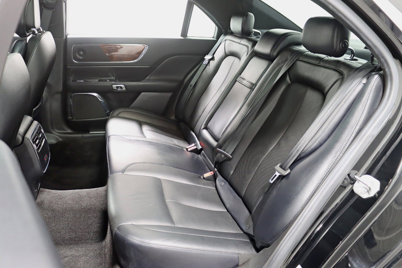 Used 2017 Lincoln Continental Select w/ Climate Package AWD/4WD image 26