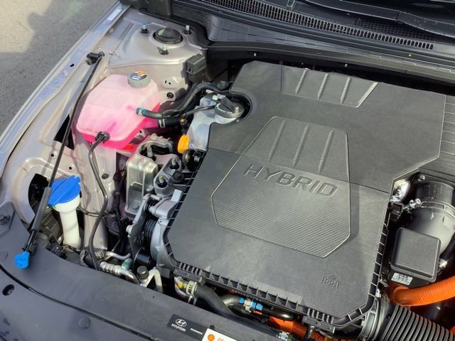 Used 2025 Hyundai Elantra SEL w/ Cargo Package FWD image 17