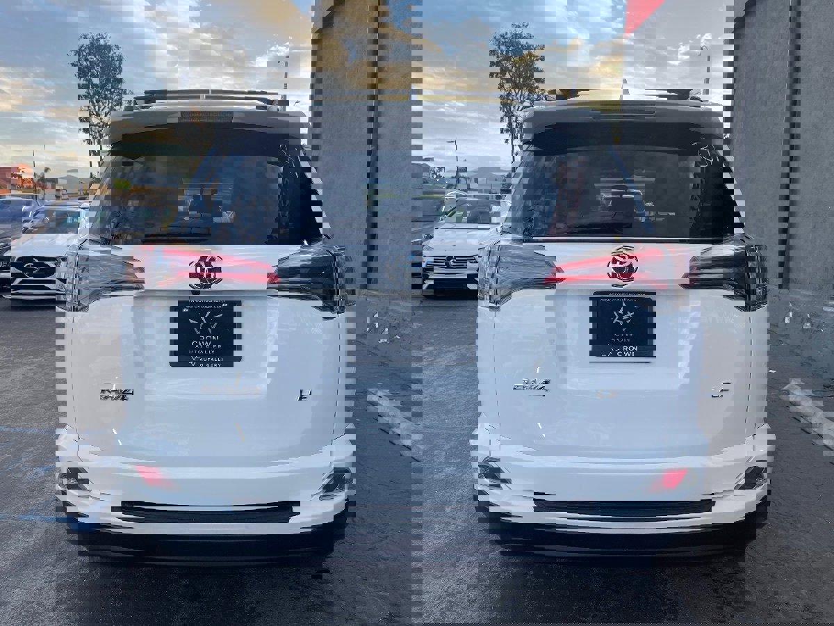 Used 2016 Toyota RAV4 LE image 8