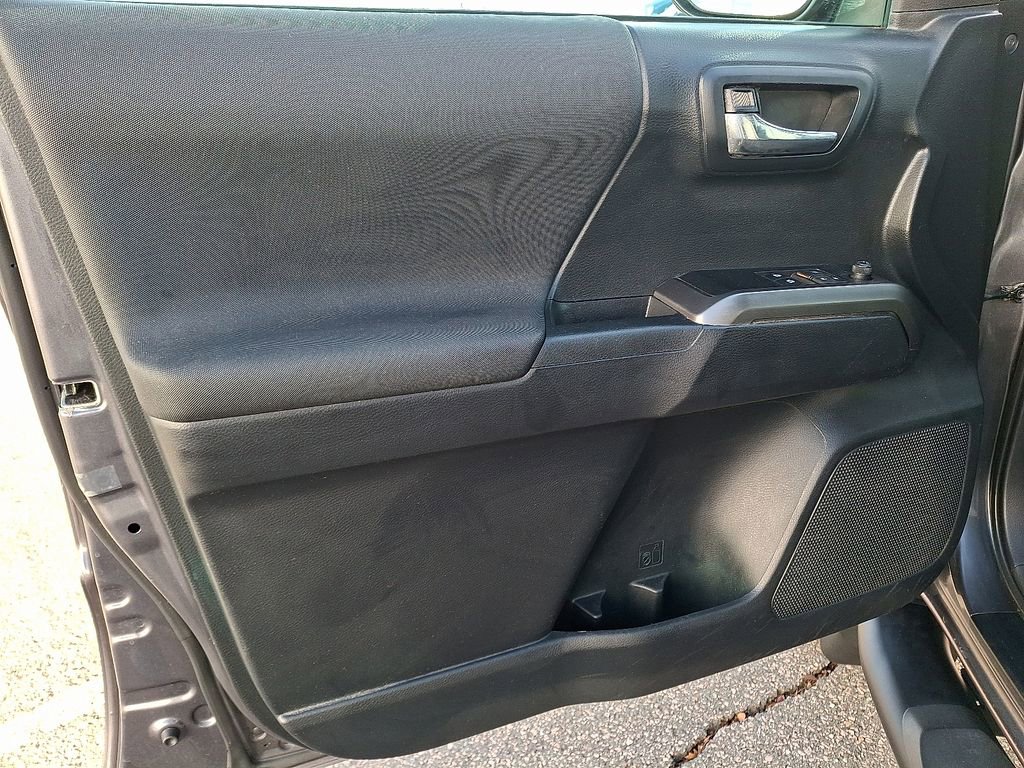 Used 2019 Toyota Tacoma TRD Sport image 14