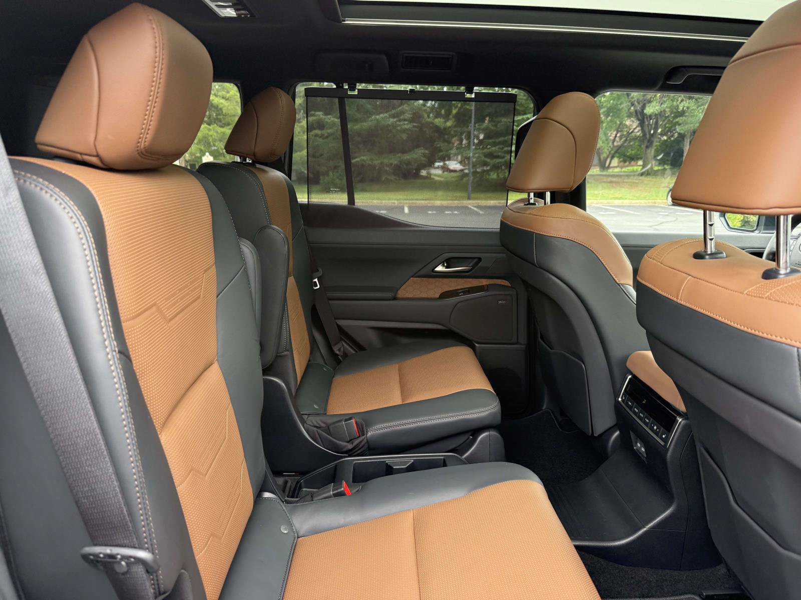 Used 2024 Lexus GX 550 w/ Accessory Package (Z1) AWD/4WD image 16