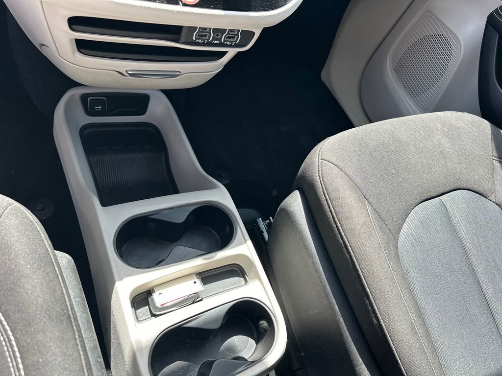 Used 2024 Chrysler Voyager LX image 30