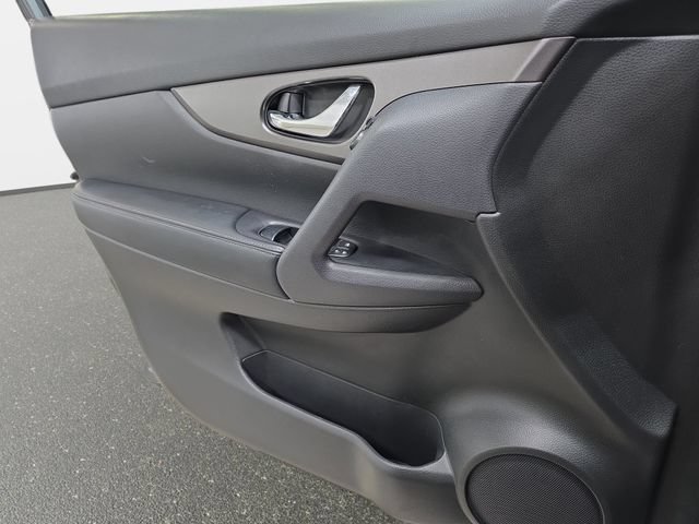 Used 2014 Nissan Rogue S AWD/4WD image 25