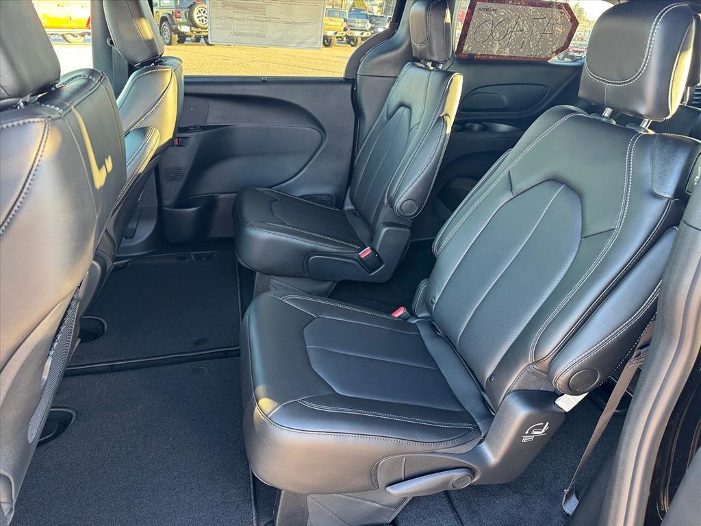 New 2026 Chrysler Pacifica Select w/ S Appearance Package AWD/4WD image 9