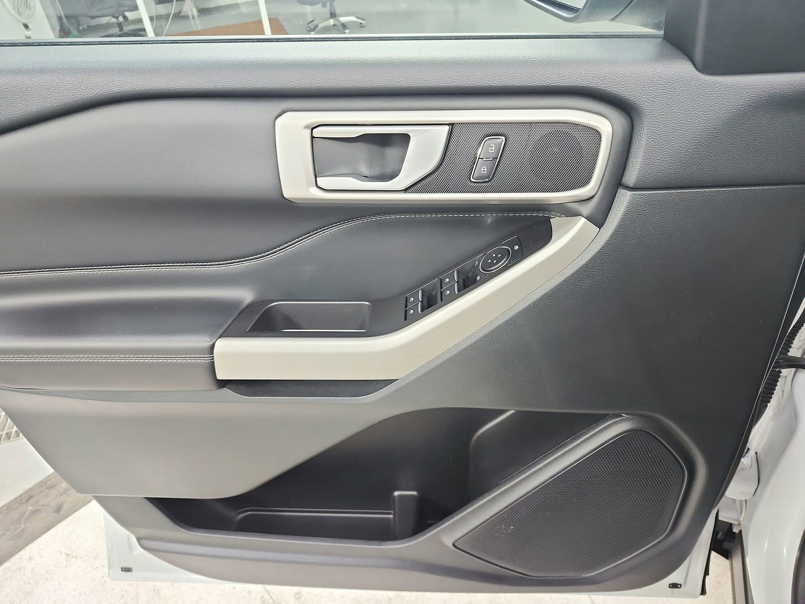 Used 2024 Ford Explorer XLT w/ Equipment Group 202A image 31