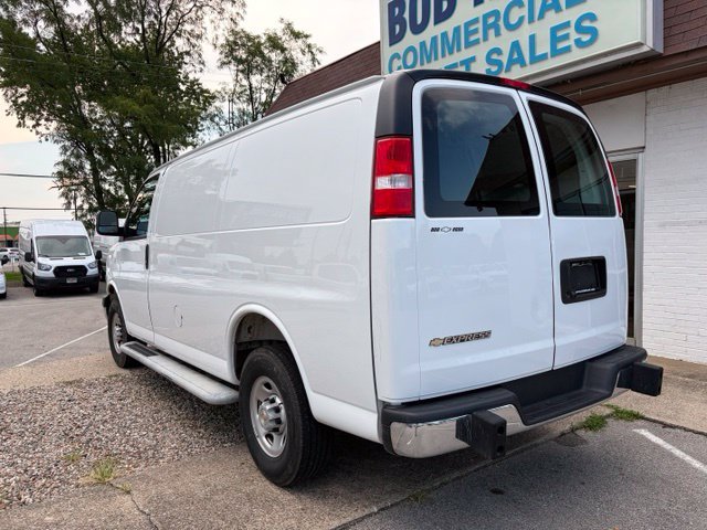 Used 2025 Chevrolet Express 2500 w/ Driver Convenience Package RWD image 8